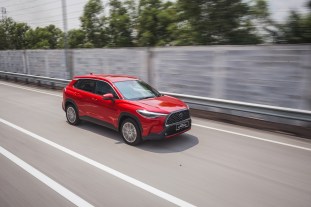 2021 Toyota Corolla Cross 1.8V Lifestyle Shots