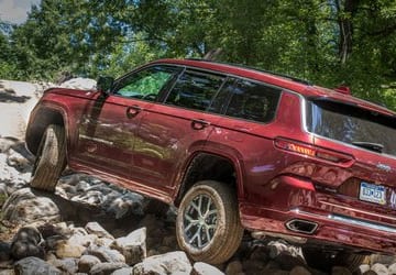 Jeep Grand Cherokee L Loses Quadra-Lift Suspension Due To Chip Shortage